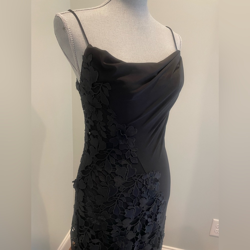 Vera Wang - Black lace formal gown - Size 2